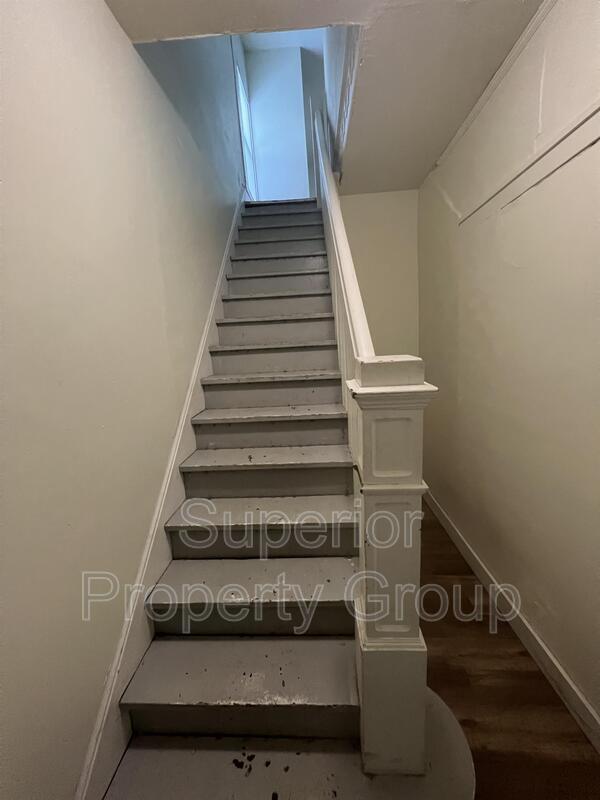 Building Photo - 209 1/2 Cherry St