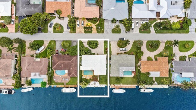Foto del edificio - 2770 NE 8th Ct