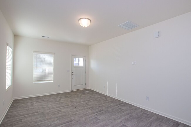 Foto del edificio - BEAUTIFUL 3BD/2.5BTH Townhome - Belmont -J...