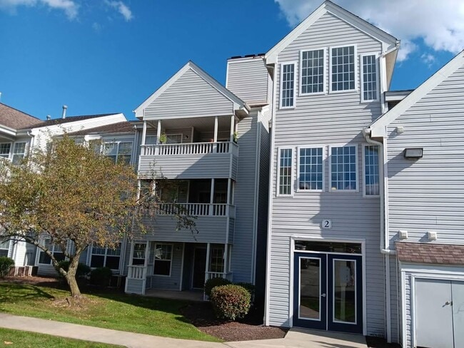 Building Photo - 2 Forest Glen Cir