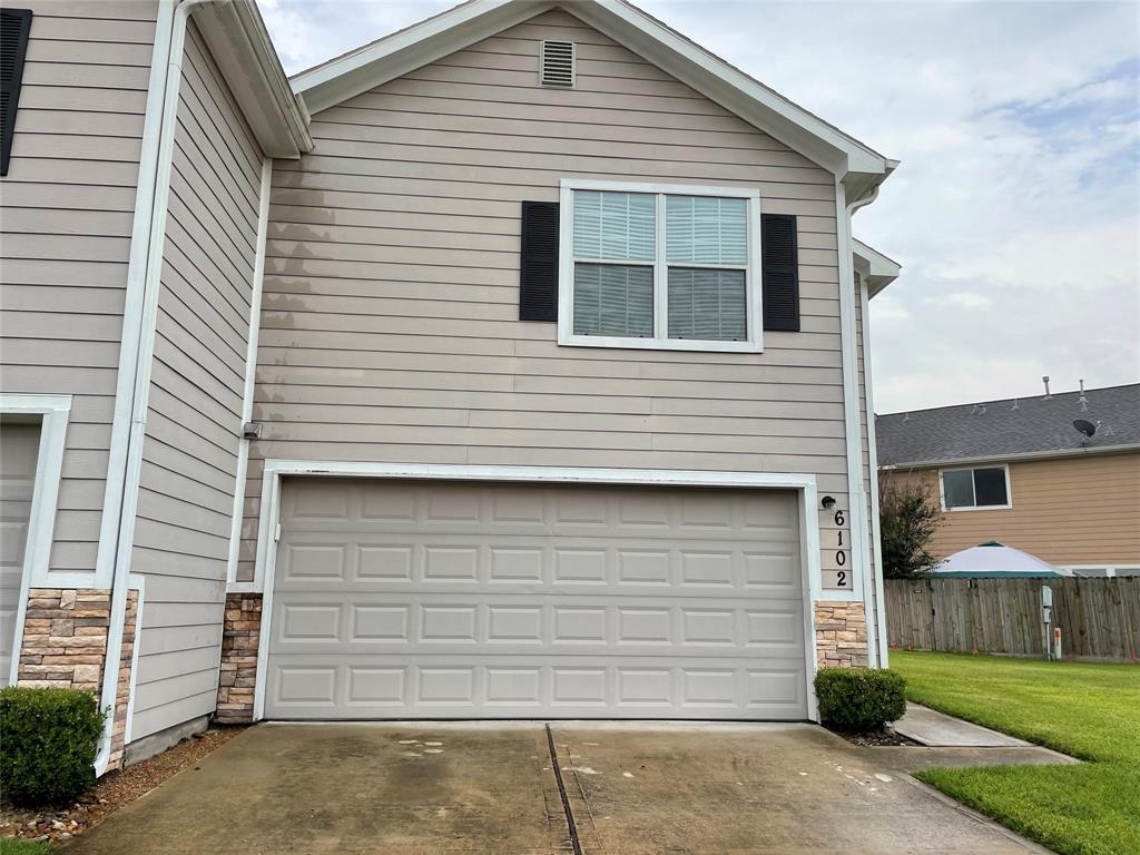 Foto principal - 6102 Shadow Isle Ln