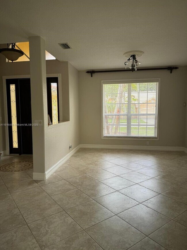 Foto del edificio - 17809 NW 16th St