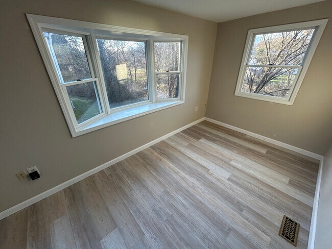 Building Photo - 78 Southview Rd