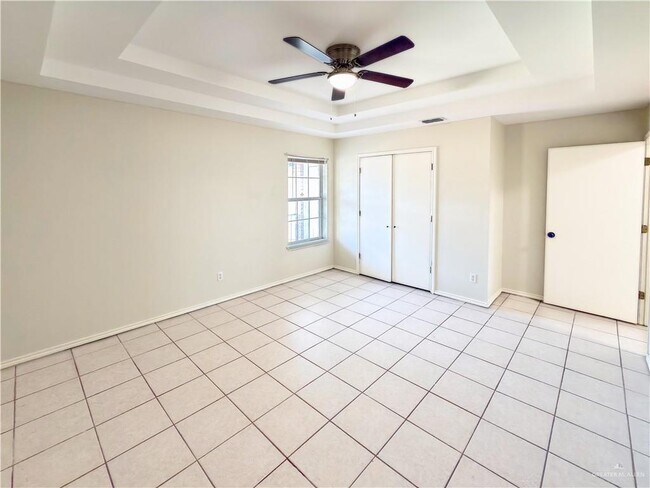 Building Photo - 8 Clavel St