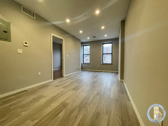 Building Photo - 285 Jefferson Ave