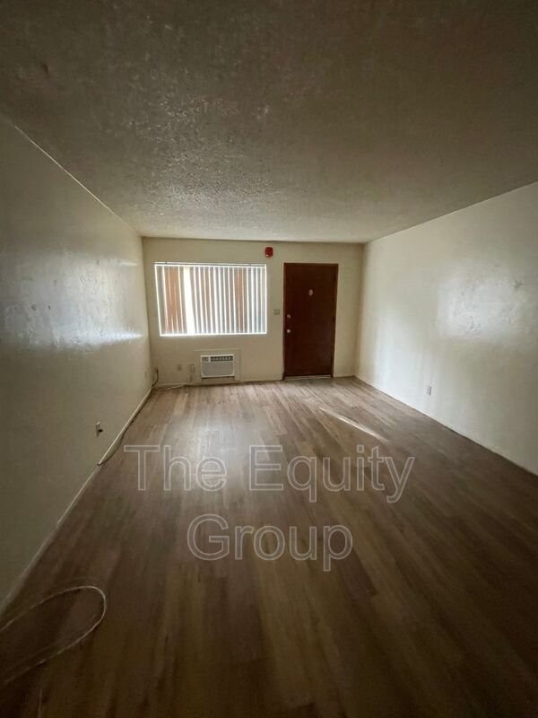 Building Photo - 1124 S Shady St