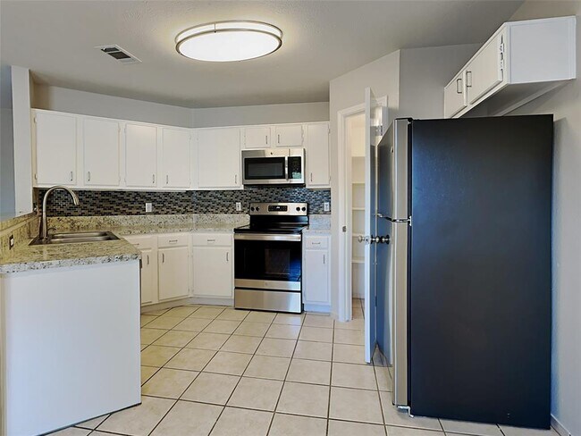 Foto del edificio - 15810 Murrelet Ct