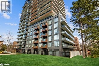 Building Photo - 21 Park St E