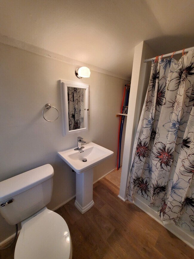 Building Photo - 3402 Colonial Dr