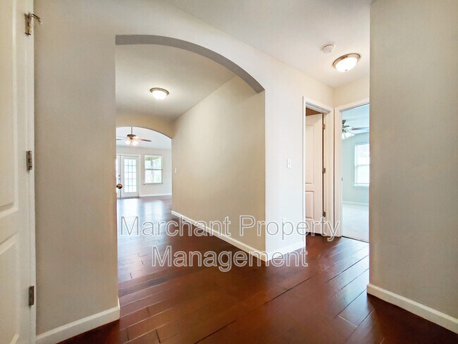 Building Photo - 138 Autumn Hill Rd
