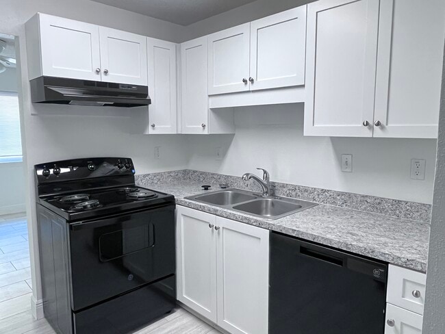 Building Photo - Sailpoint Bay Apartments