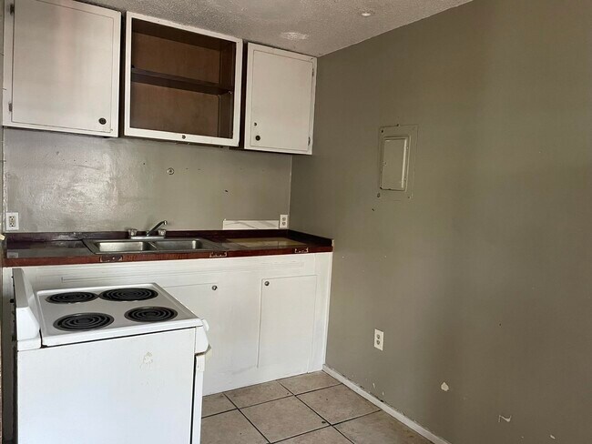 Building Photo - 1216 Carson Dr