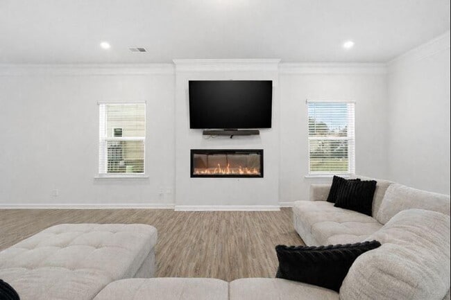 Building Photo - 3860 Pressley Ln