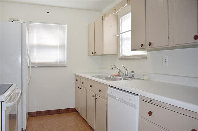 Foto del edificio - 100 Primrose Ave
