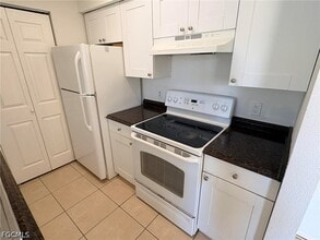 Building Photo - 2905 Winkler Ave