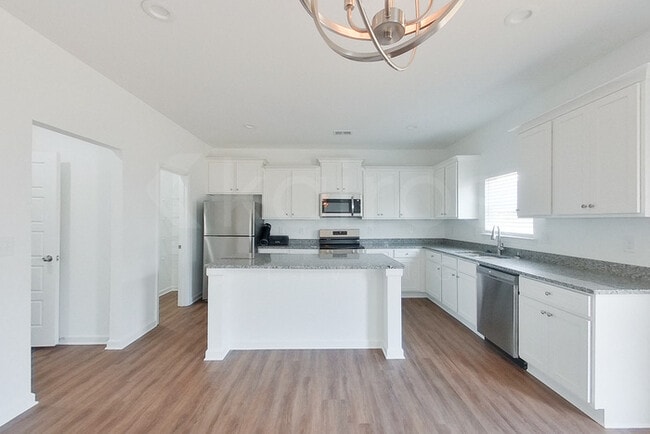 Building Photo - 203 Silver Maple Ln