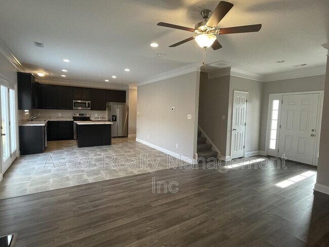 Foto del edificio - 7417 Rose Water Ln