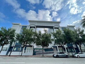 Building Photo - The Palms Condominiums