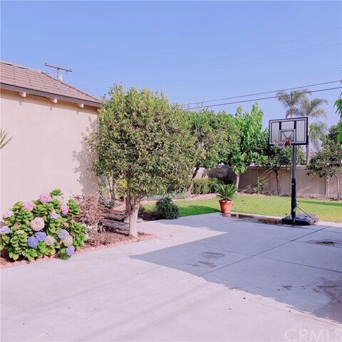Foto del edificio - 8449 Woodlawn Ave
