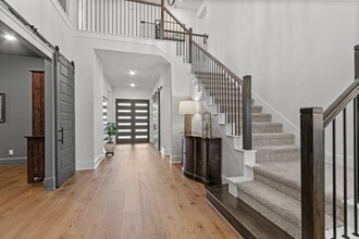 Building Photo - 902 Falcon Hollow Ln