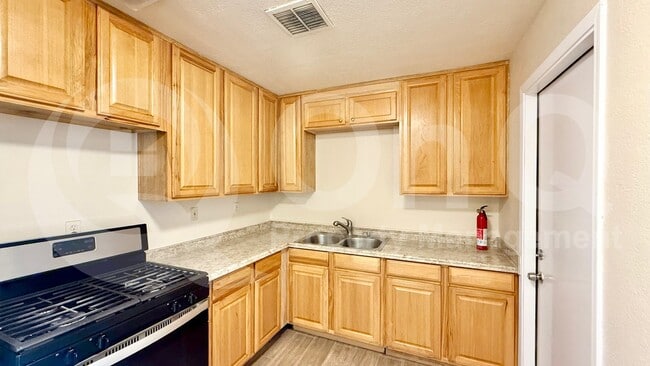 Building Photo - 3835 W Holly St