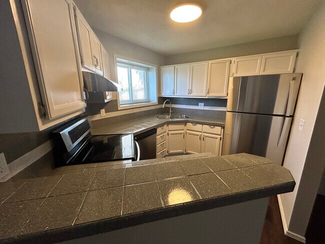 Building Photo - 7420 Lomas Ct