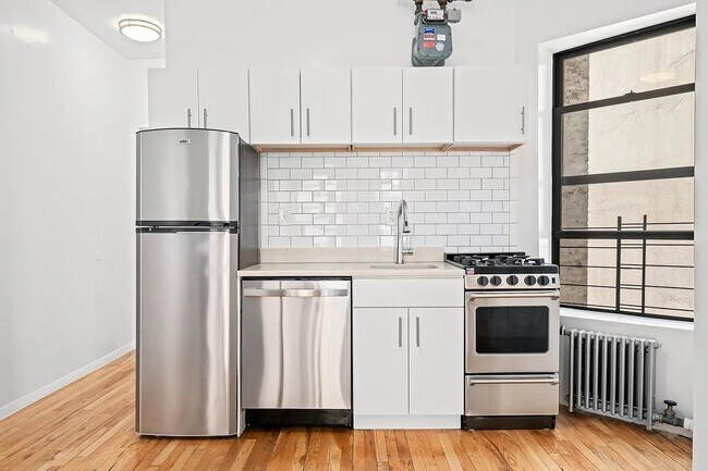 Foto del edificio - 235 W 12th St