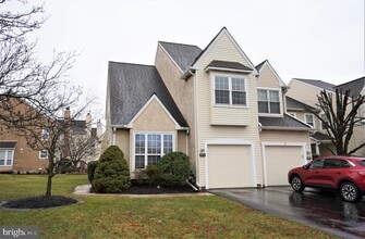 Building Photo - 458 Country Club Dr