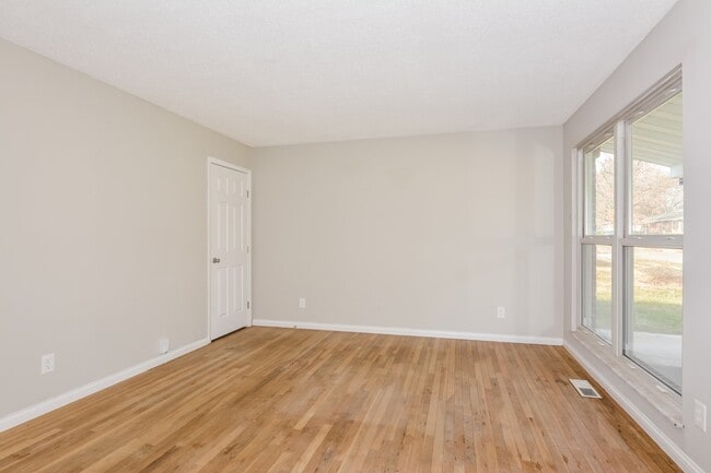 Building Photo - 1760 Flordawn Dr