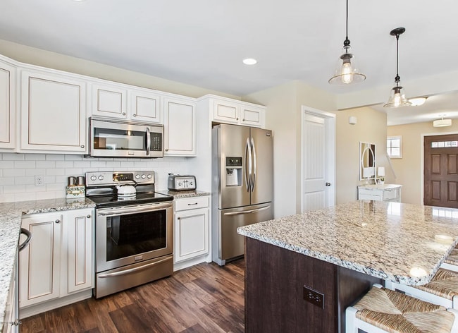 Building Photo - Rent this 5 bedroom house in Timberline Ac...