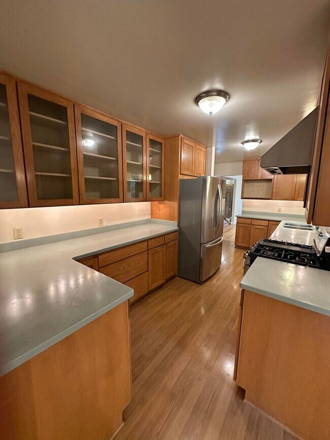 Foto del edificio - Stunning 4 Bedroom, 3 Bath Single Family Home with Spacious Yard - Available July 15th!