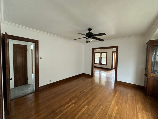 Building Photo - 2537 E 126th St