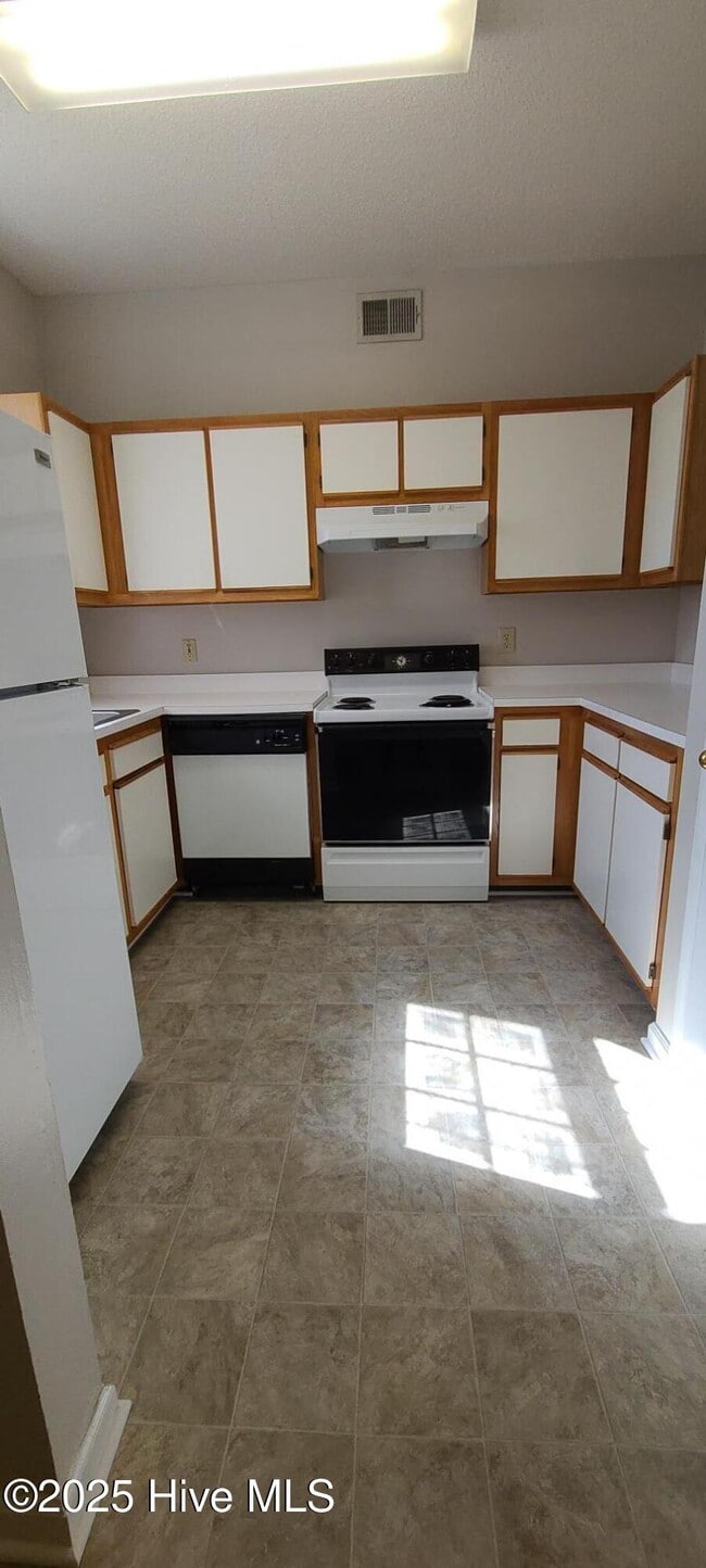 Building Photo - 723 Bragg Dr