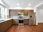 Foto principal - 2 Bed and 2.5 Bath Modern Townhome Availab...