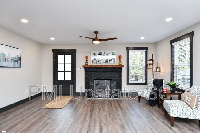 Foto del edificio - 105 McMakin Dr