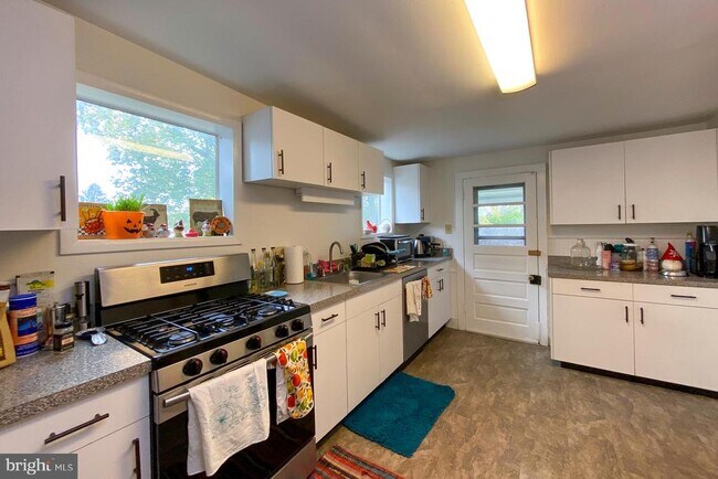 Foto del edificio - 10 Princeton Ave