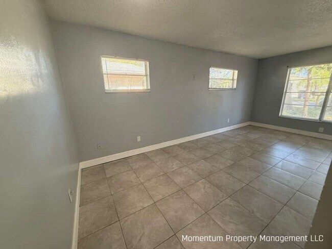 Building Photo - Newly Remodeled 2/1 Duplex- AVAILABLE FOR IMMEDIATE MOVE IN!!
