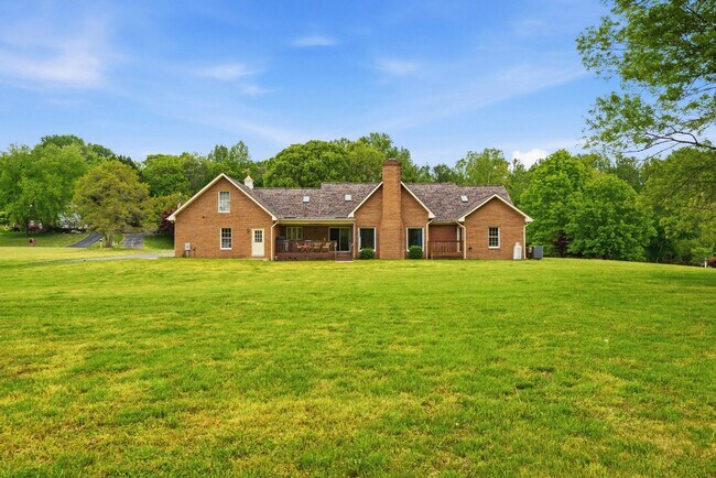 Foto del edificio - 1126 Somerset Ln