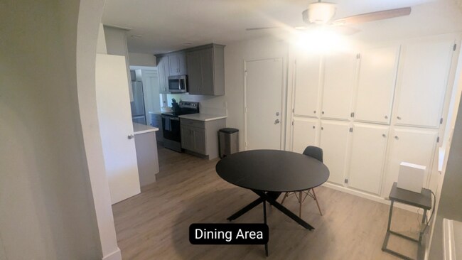 Foto del edificio - 6851 Albury St