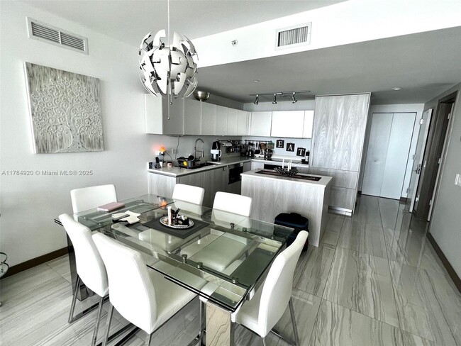 Foto del edificio - 3131 NE 7th Ave