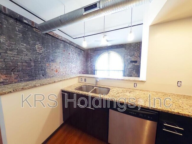 Building Photo - 110 S 15th St