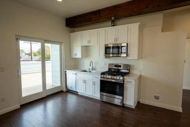 Kitchen - 6734 Tampa Ave