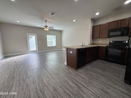 Foto del edificio - 5845 Callaway Cir