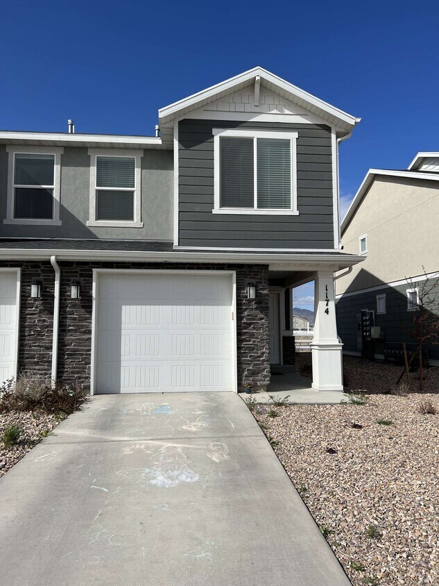 Foto principal - 1174 E Pilot St
