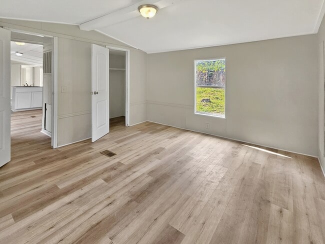 Building Photo - 412 McElhaney Rd