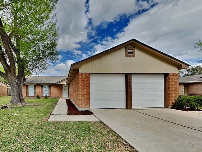 Building Photo - 14114 Fleur De Lis Blvd