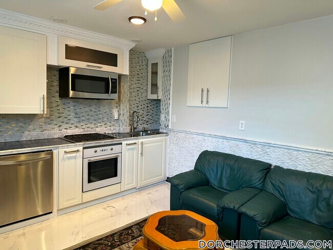 Building Photo - 235 Savin Hill Ave