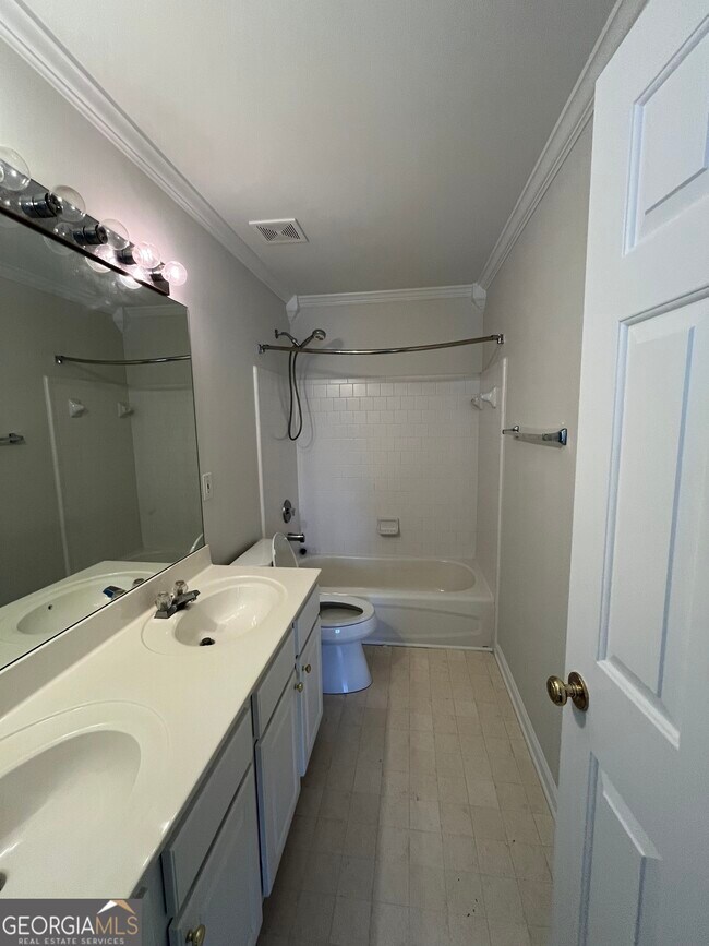 Foto del edificio - 15 Suwanee Pass Ln