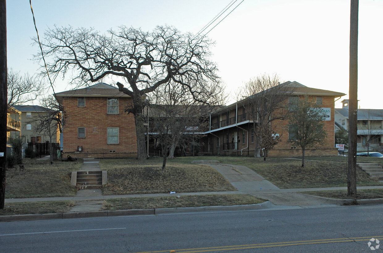 Building Photo - Cedar Oaks Apartments