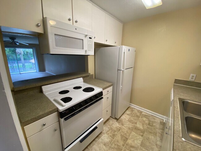 Foto del edificio - Creekside 2 bedroom 2 bath Condo Available...